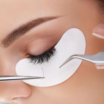 How long do eyelash extensions take to cure